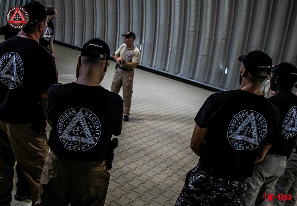 Hangar pour exercices intérieurs 